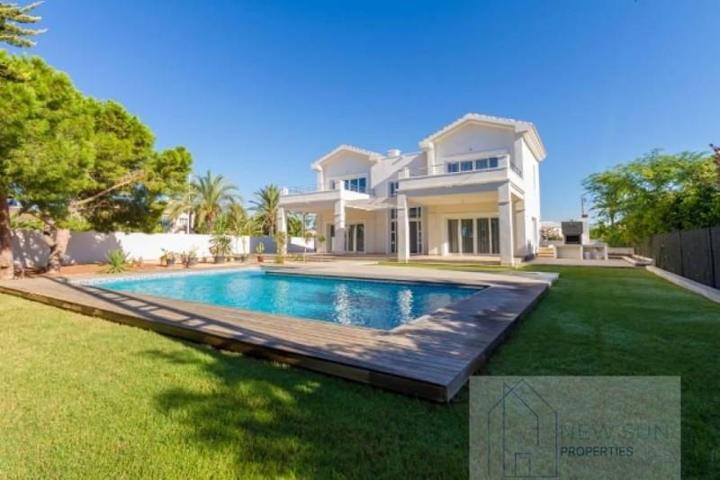 Chalet en venta en Orihuela Costa, Cabo Roig photo 0