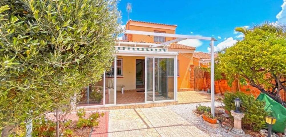 Chalet en venta en Orihuela Costa photo 0