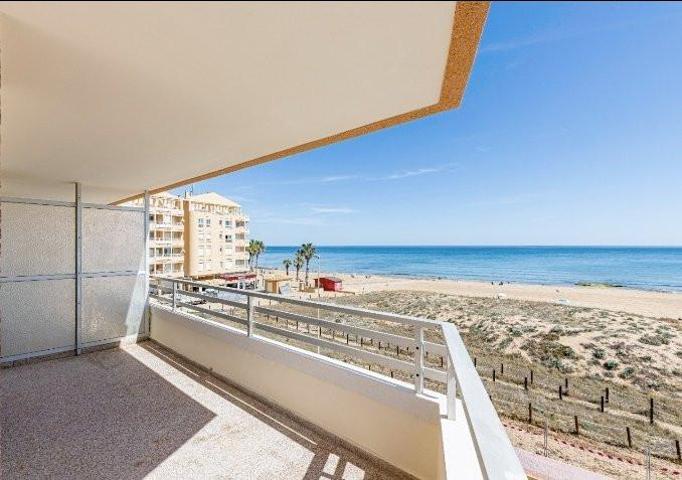 Apartamento en venta en Torrevieja photo 0