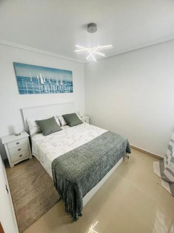 Apartamento en venta en Torrevieja photo 0