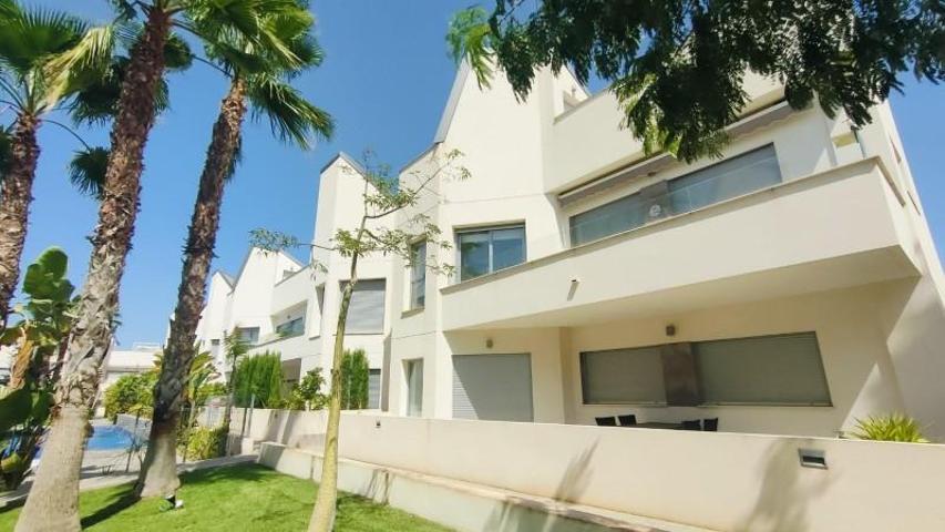 Chalet en venta en Torrevieja, La veleta photo 0