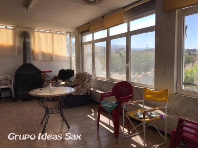 Casa con terreno en venta en Sax, Sax photo 0