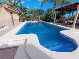 Chalet en venta en Elche, Matola photo 0