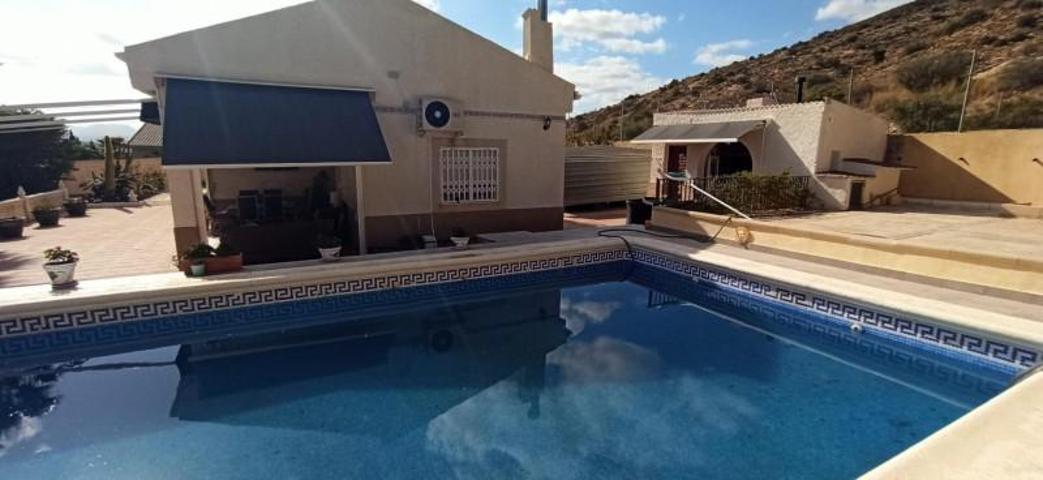 Chalet en venta en Elche, BUENOS AIRES photo 0