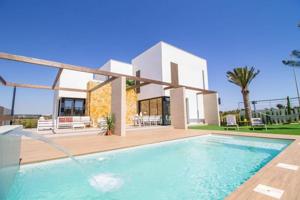 Chalet en venta en Orihuela Costa, Campoamor photo 0