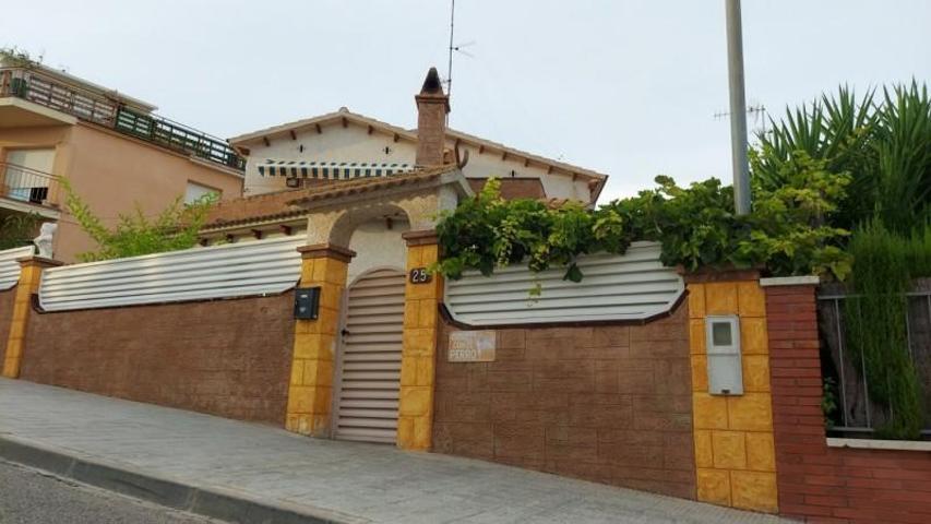 Chalet en venta en Segur de Calafell, Centro photo 0