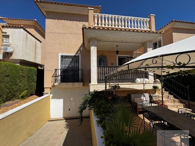 Chalet en venta en Orihuela, Urbanización Perla del Mar photo 0