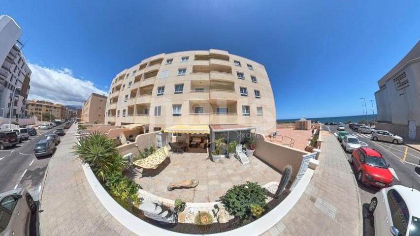 Apartamento en venta en El Médano, Edificio Riazor photo 0