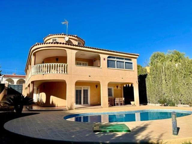 Chalet en venta en Torrevieja photo 0