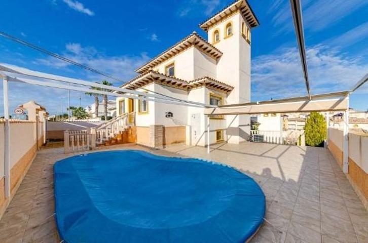 Chalet en venta en Orihuela Costa, Montezenia photo 0