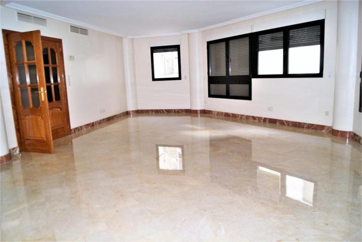 Piso en venta en Alicante, Calle Castaños, 03001 photo 0