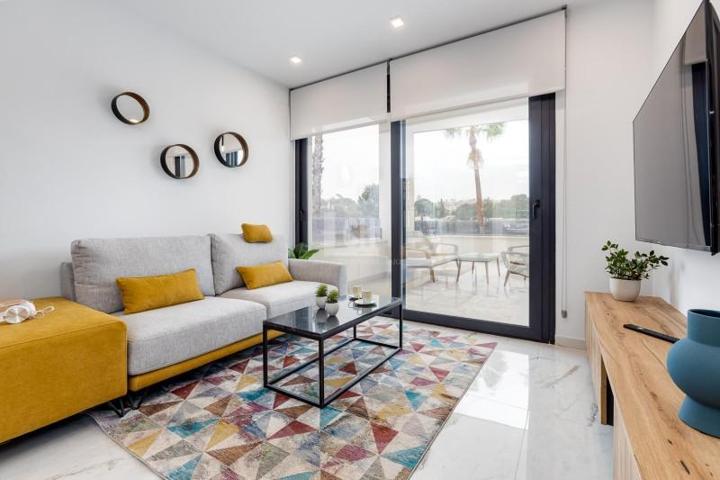 Apartamento en venta en Orihuela Costa, Los balcones y los altos photo 0