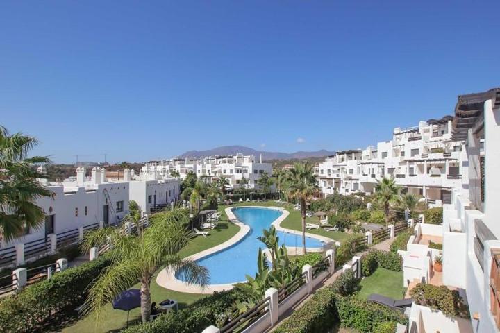 Apartamento en venta en Estepona, La Resina photo 0