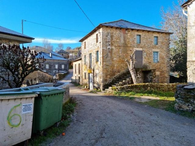 Casa con terreno en venta en Vega de Valcarce, Herrerias de valcarce photo 0