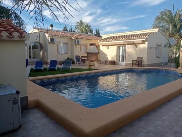 Chalet en venta en Denia photo 0