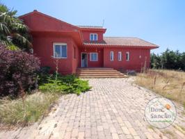 Chalet en venta en Simancas photo 0