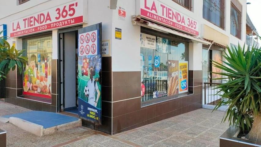 Local comercial en venta en Torrevieja, Aguas nuevas 1 photo 0