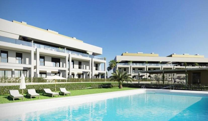 Apartamento en venta en Estepona, C-Alberto- Urb Playa Cancelada photo 0