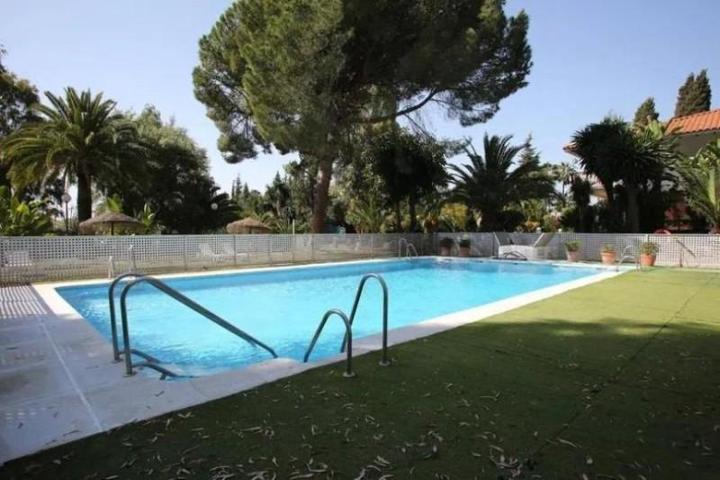 Apartamento en venta en Marbella, Nueva Andalucía photo 0