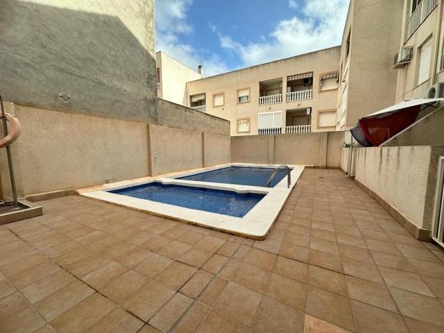 Apartamento en venta en Torrevieja photo 0