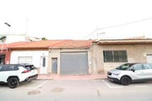 Chalet en venta en Torrevieja photo 0