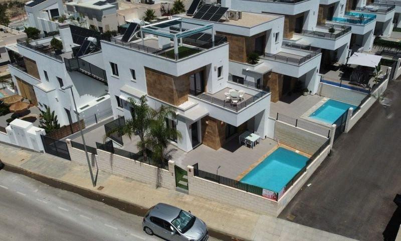 Chalet en venta en Benijofar photo 0