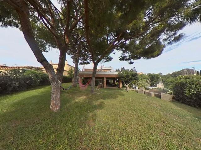 Chalet en venta en El Vendrell, Masia blanca photo 0