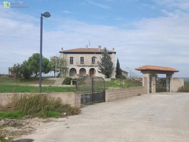 Chalet en venta en Quintanaortuño, Merindad de Rio Ubierna photo 0