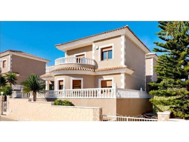 Chalet en venta en Torrevieja photo 0