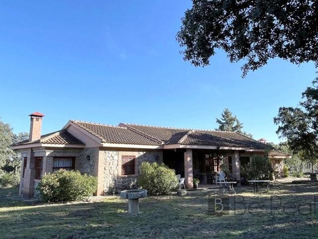 Chalet en venta en Valdemorillo, Pino Alto - Navarredonda photo 0