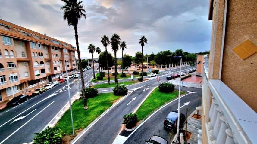 Apartamento en venta en Torrevieja, Centro photo 0