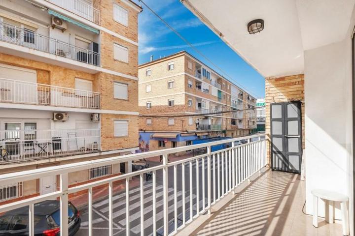 Apartamento en venta en Torrevieja photo 0