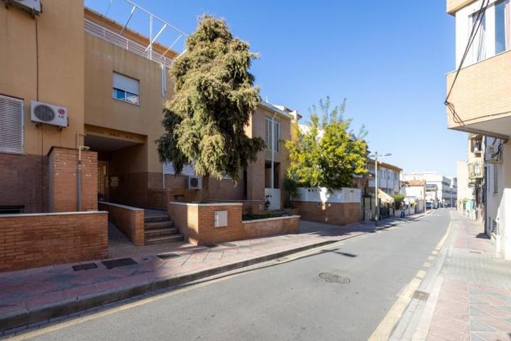 Adosada en venta en Armilla, Armilla photo 0