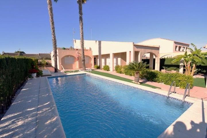 Chalet en venta en Torrevieja, Los balcones photo 0