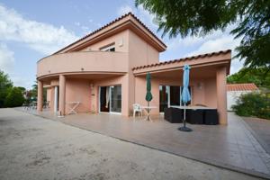 Chalet en venta en Deltebre, Riumar photo 0