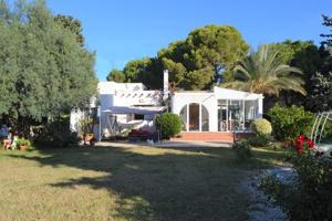 Chalet en venta en Orihuela Costa, Cabo Roig photo 0