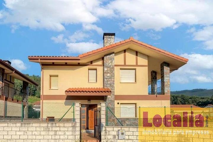 Chalet en venta en Castro Urdiales, Barrio Sámano-Monteale, 39700 photo 0