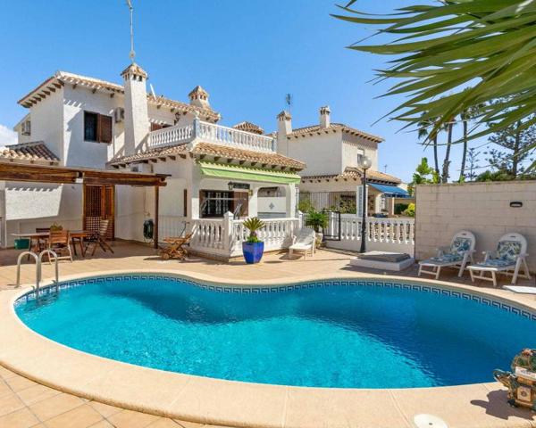 Chalet en venta en Orihuela Costa, La Zenia photo 0