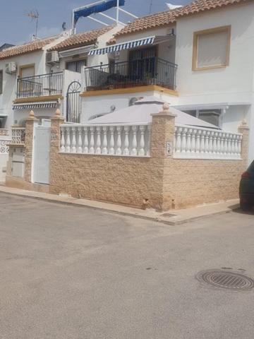 Adosada en venta en Torrevieja photo 0