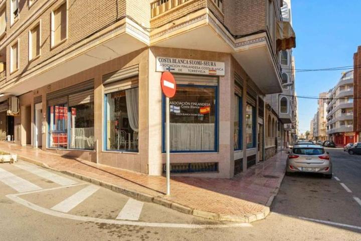 Local comercial en venta en Torrevieja, Torrevieja photo 0