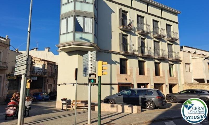 Local comercial en venta en Figueres, Parc Bosc-Castell photo 0