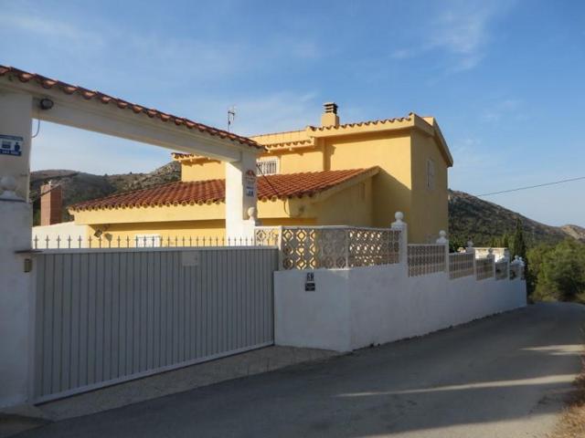 Chalet en venta en Finestrat photo 0