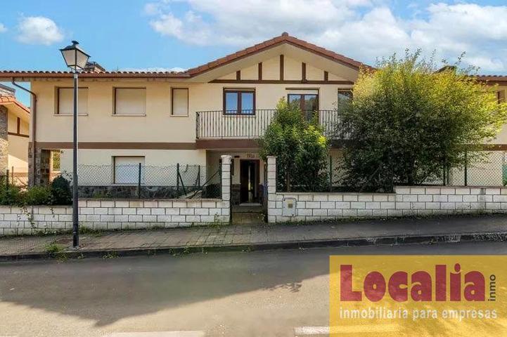 Chalet en venta en Castro Urdiales, Barrio Sámano-Monteale, 39700 photo 0