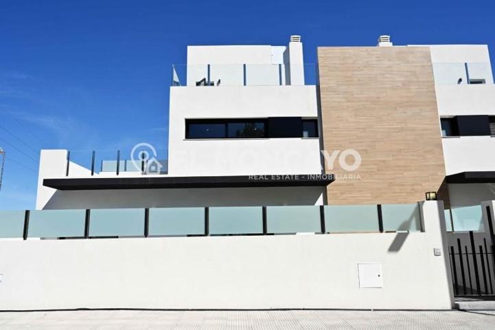 Chalet en venta en Orihuela Costa, Villamartin photo 0