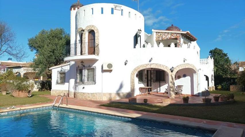 Chalet en venta en Denia, Las Marinas photo 0