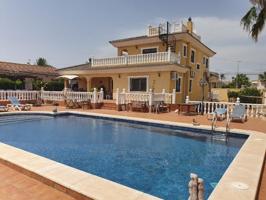 Chalet en venta en Torrevieja photo 0