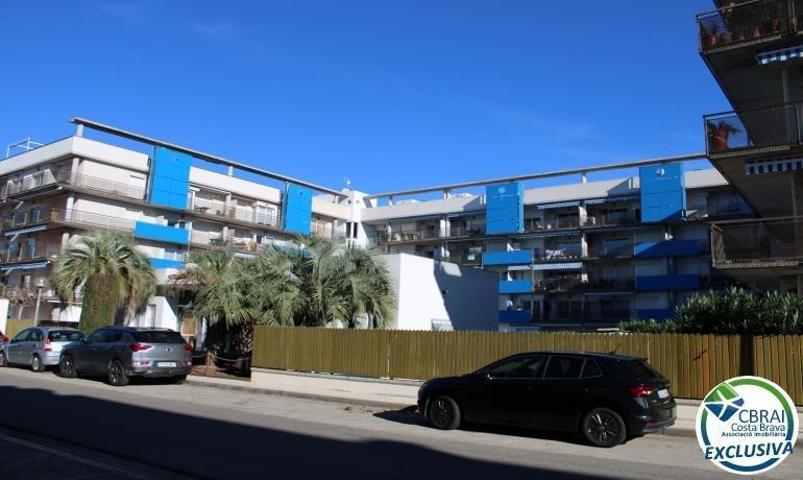 Apartamento en venta en Roses, Santa Margarida photo 0