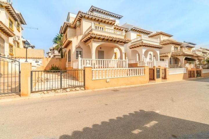 Casa en venta en Orihuela Costa, Los Dolses photo 0