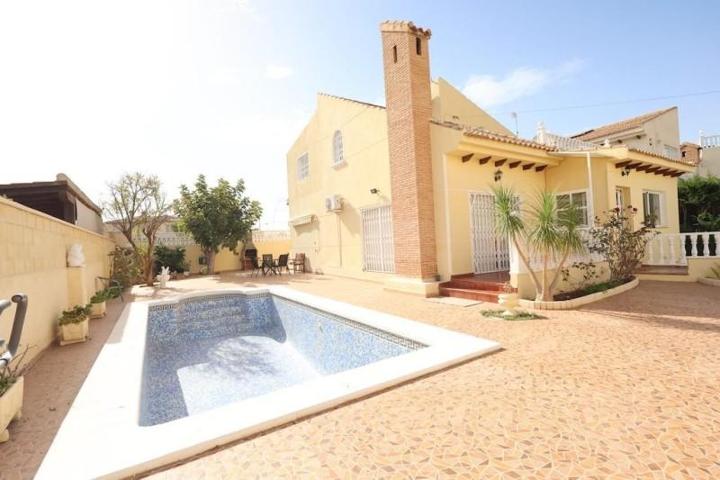 Chalet en venta en Orihuela Costa, Playa Flamenca photo 0