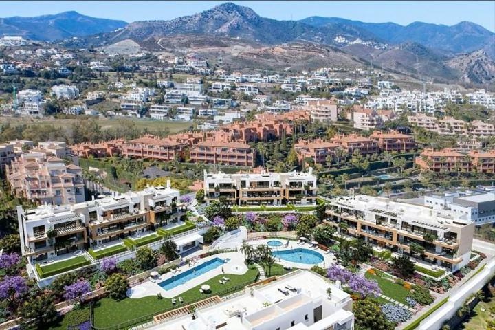 Apartamento en venta en Estepona, Alaya-Isdabe Distrito Benamara-Atalaya photo 0